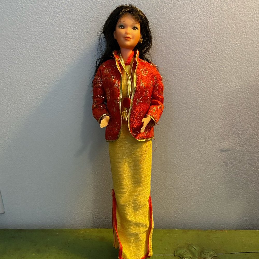Vintage 1980s Dolls of the World Oriental/Hong Kong Barbie